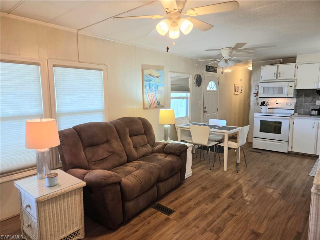 LAZY DAYS MOBILE VILLAGE - Residential