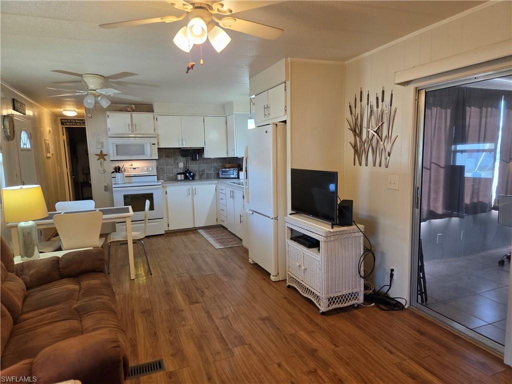 LAZY DAYS MOBILE VILLAGE - Residential