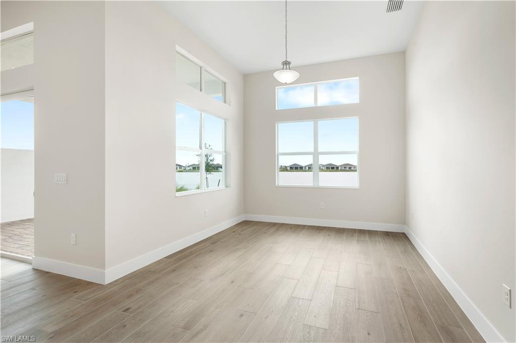 SEVEN SHORES - Residential