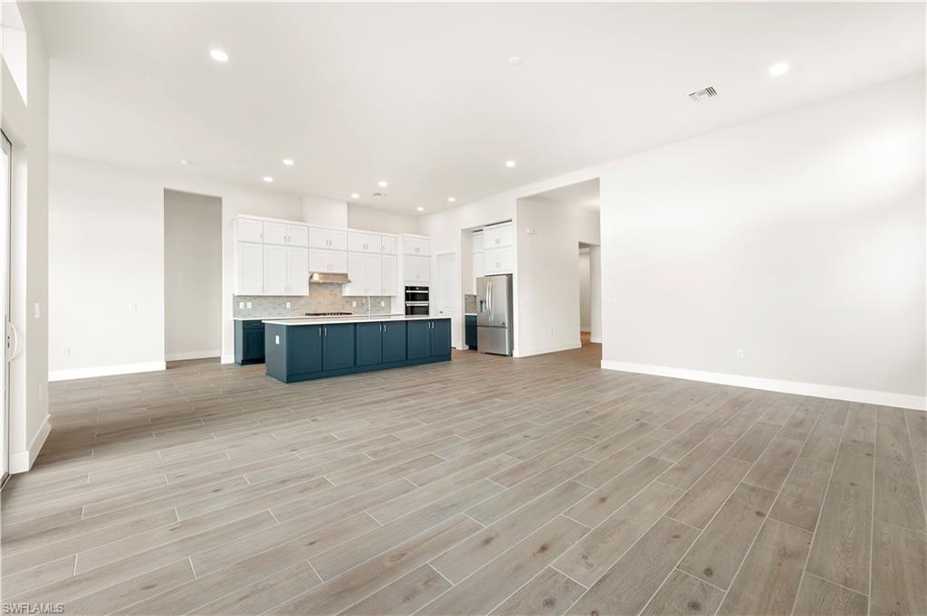 SEVEN SHORES - Residential