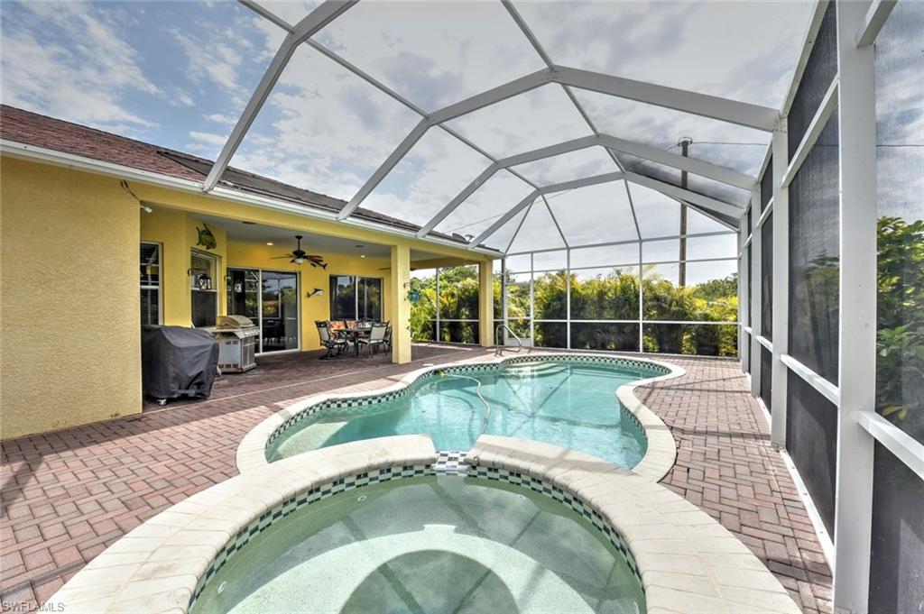 COUNTRY CLUB ESTATES - Residential