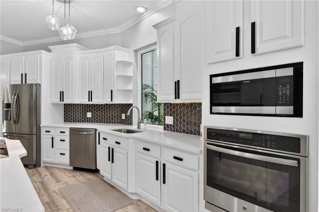 COLLIER WOODS - Residential