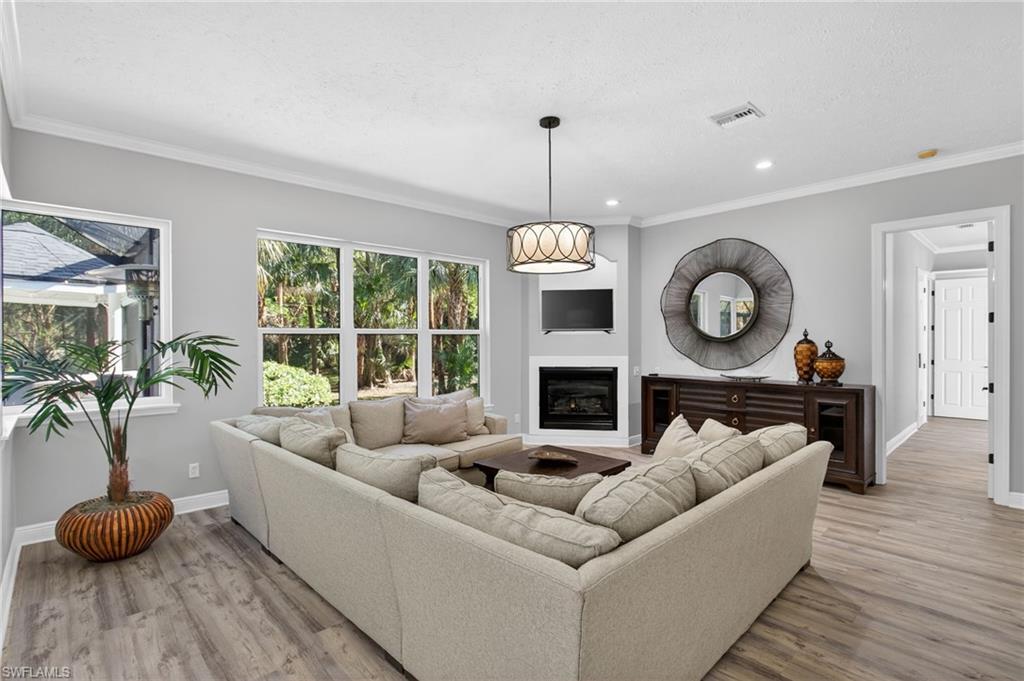 COLLIER WOODS - Residential