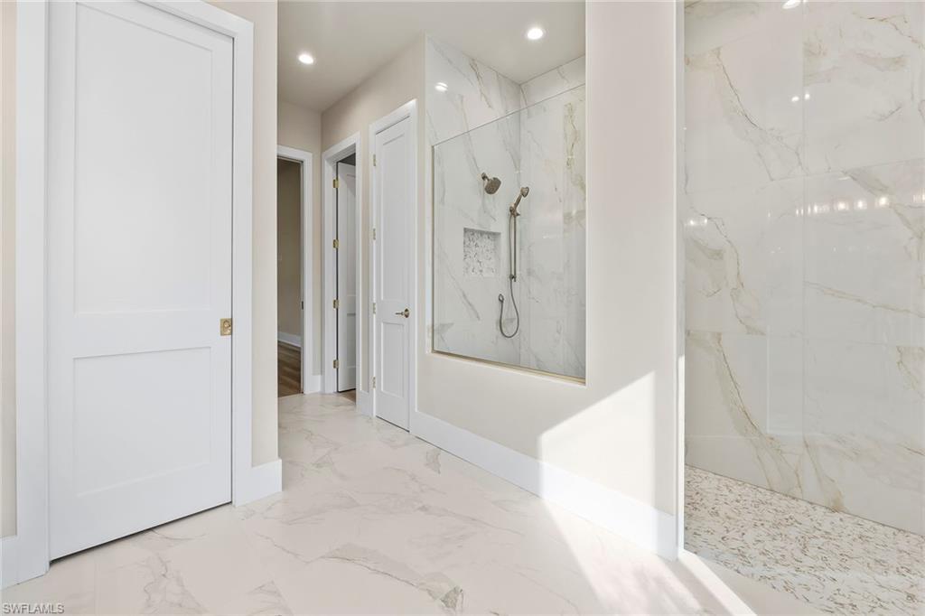 PARROT CAY - Residential