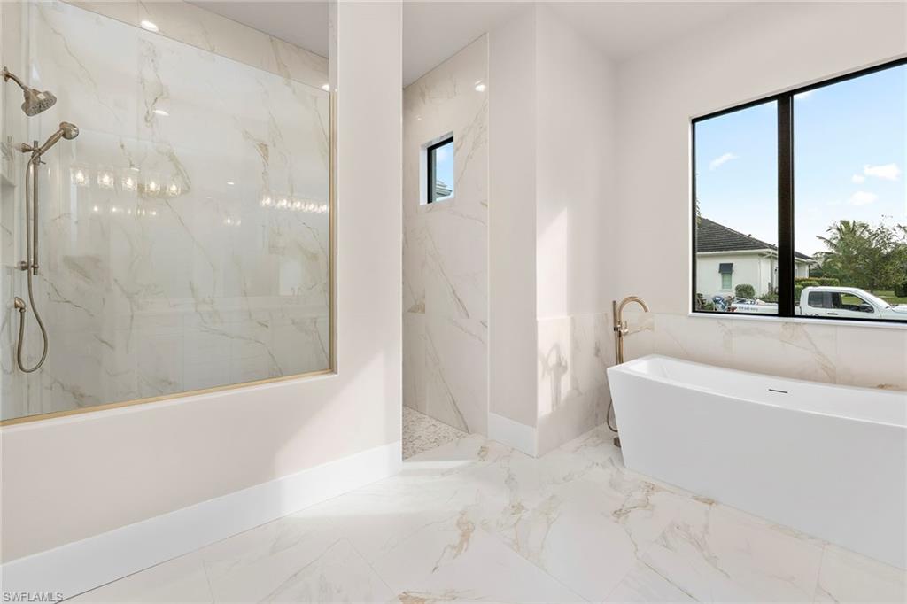 PARROT CAY - Residential