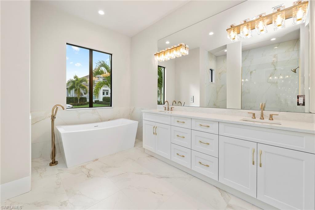 PARROT CAY - Residential