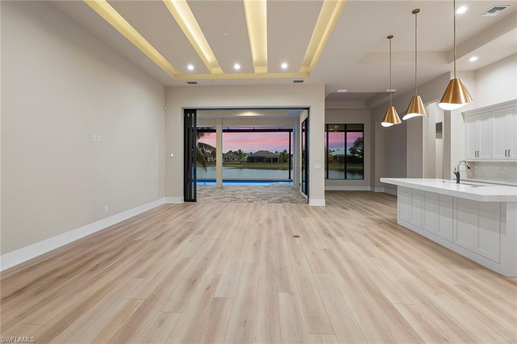 PARROT CAY - Residential