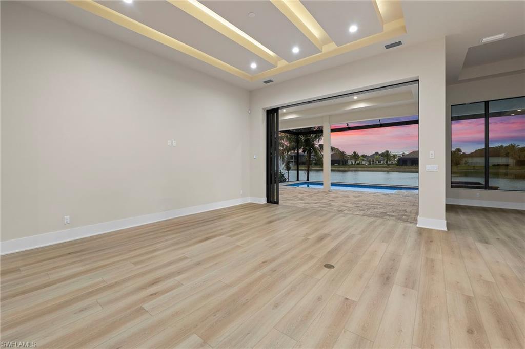 PARROT CAY - Residential