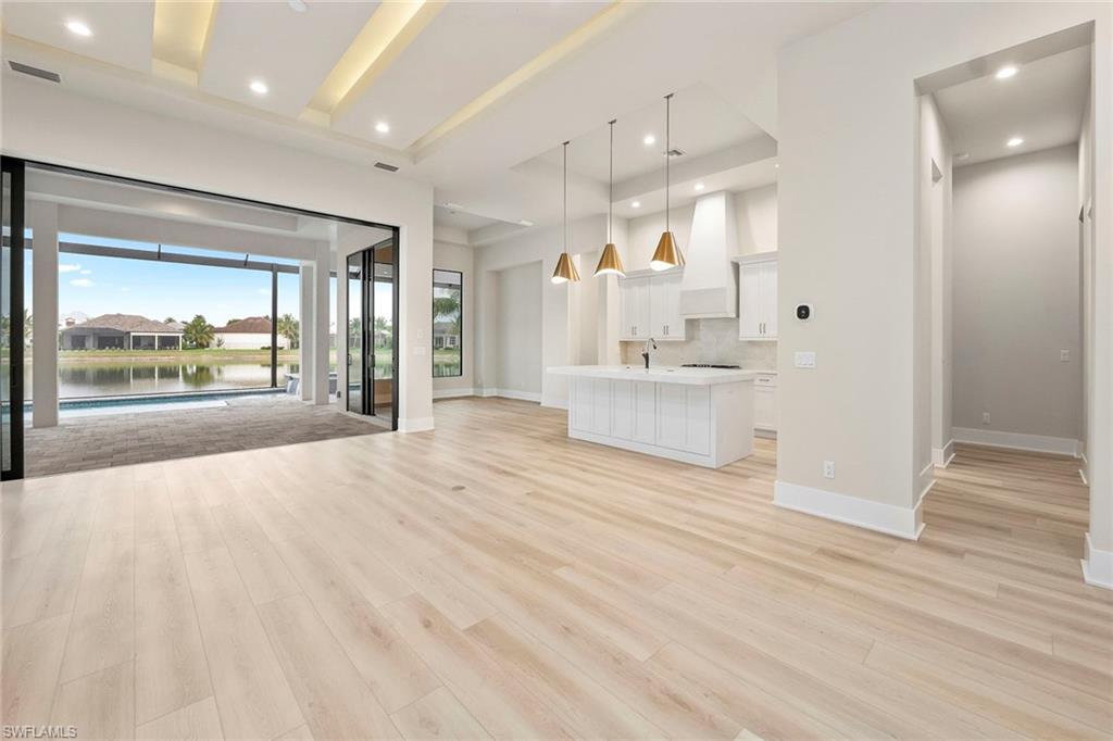 PARROT CAY - Residential