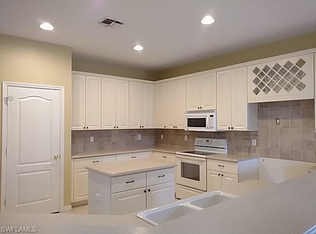 LAGUNA LAKES - Residential