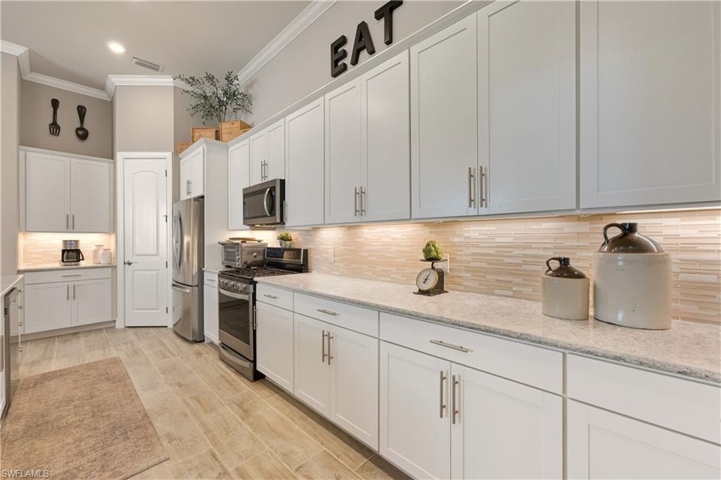 AVERY SQUARE - Residential