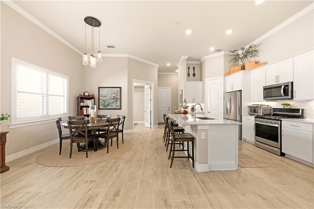 AVERY SQUARE - Residential