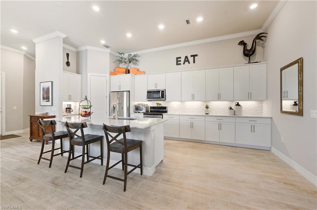 AVERY SQUARE - Residential