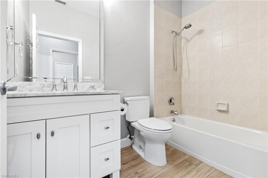 BAY WOODS - Residential