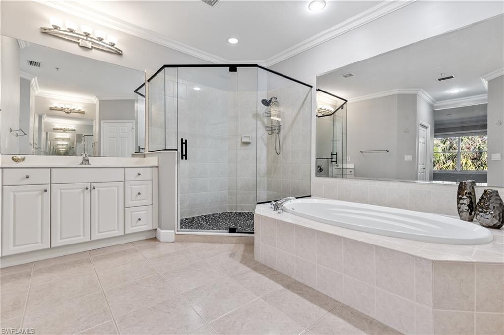 BAY WOODS - Residential