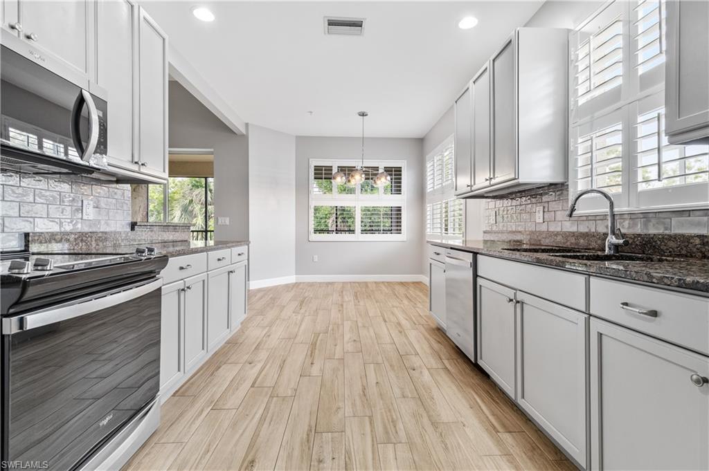 BAY WOODS - Residential