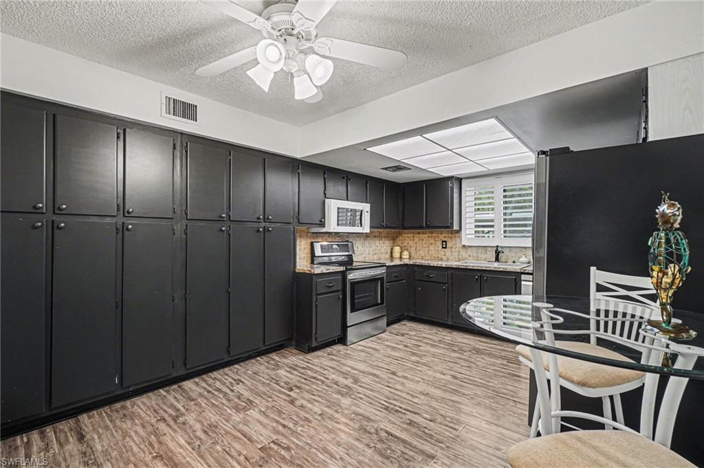 MONTEGO MANOR - Residential