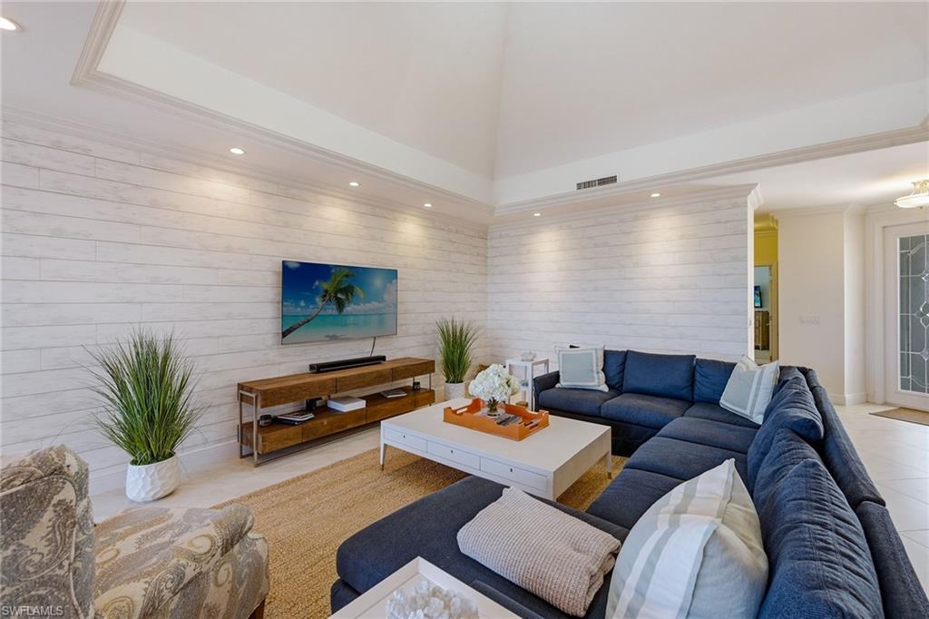 824 Hideaway CIR E 324