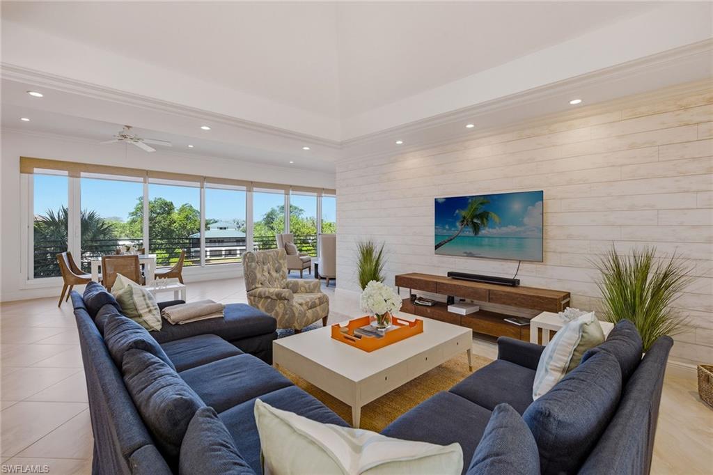 824 Hideaway CIR E 324