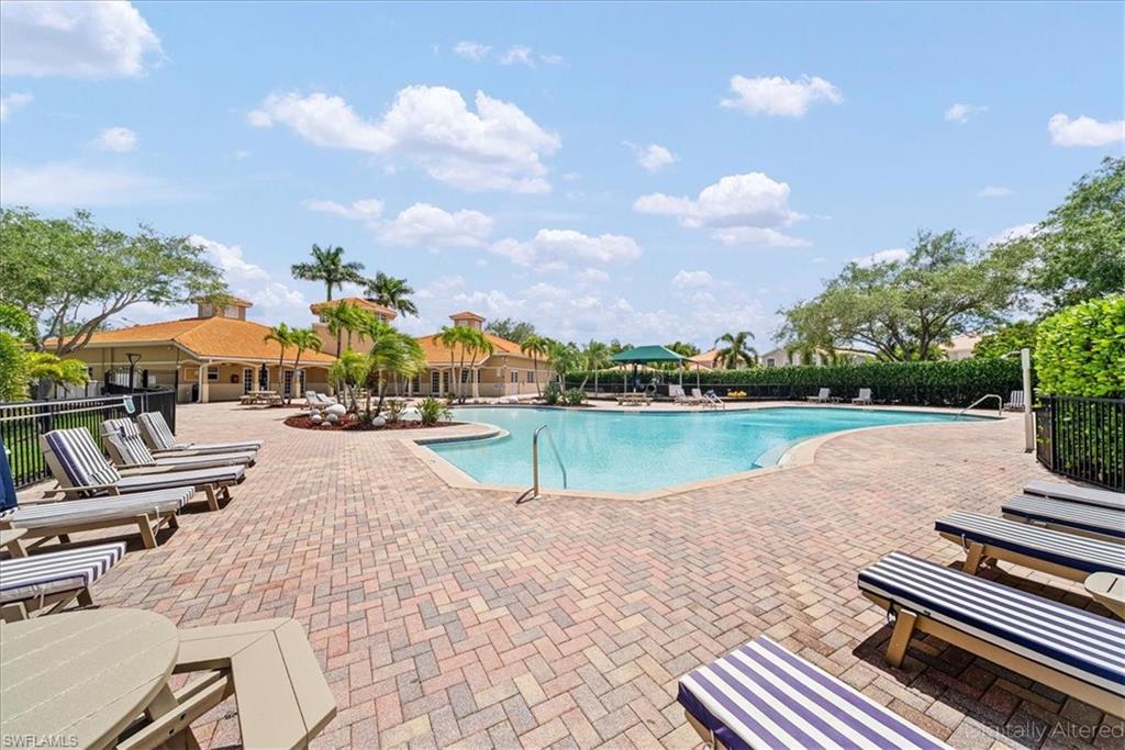 VALENCIA LAKES - Residential