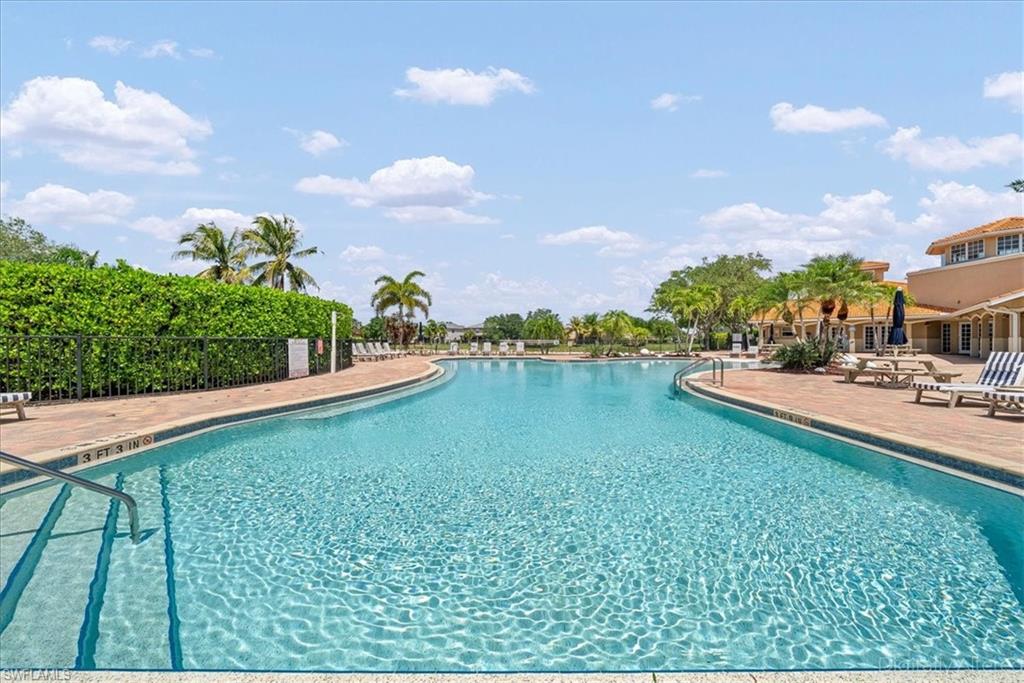 VALENCIA LAKES - Residential