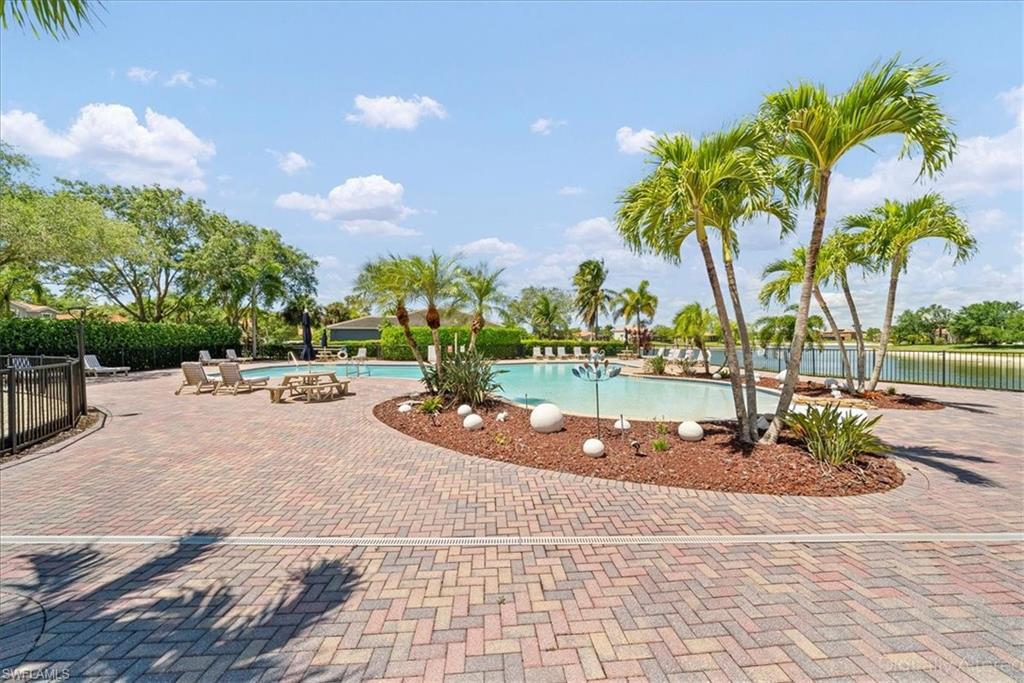 VALENCIA LAKES - Residential