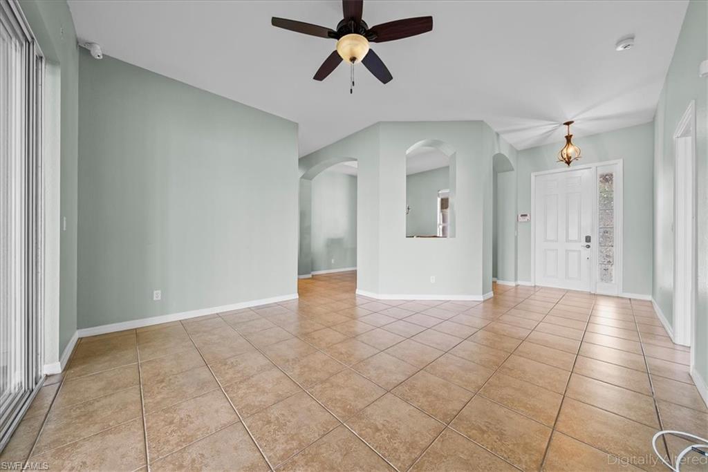 VALENCIA LAKES - Residential