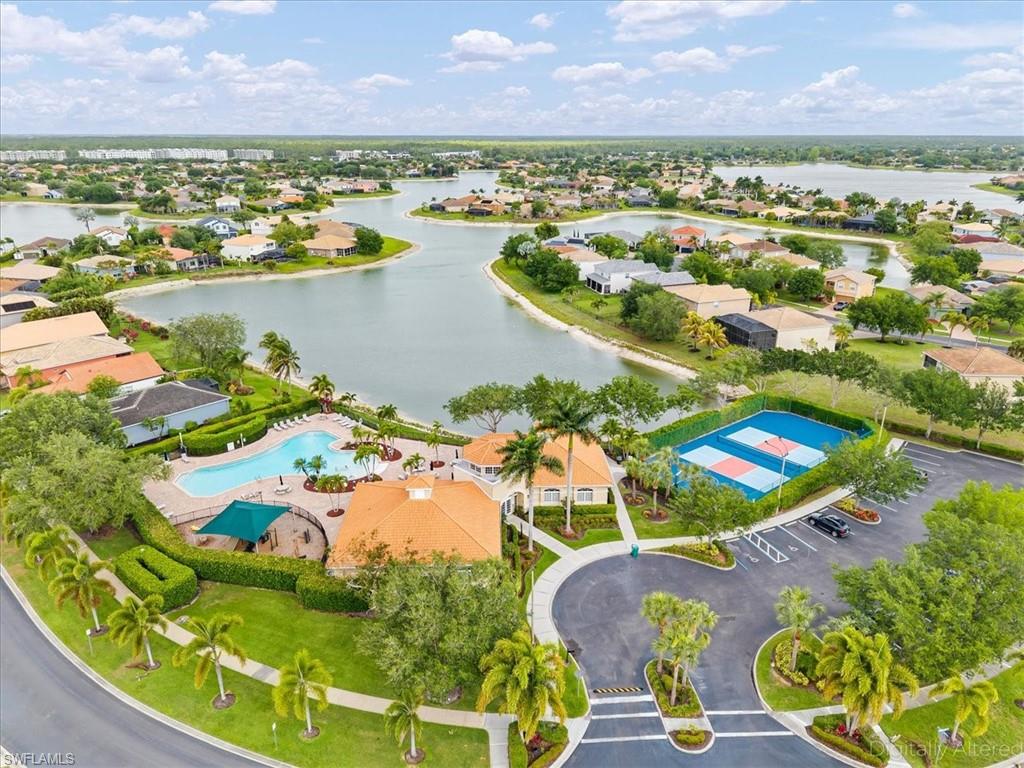 VALENCIA LAKES - Residential