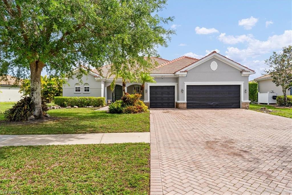 VALENCIA LAKES - Residential