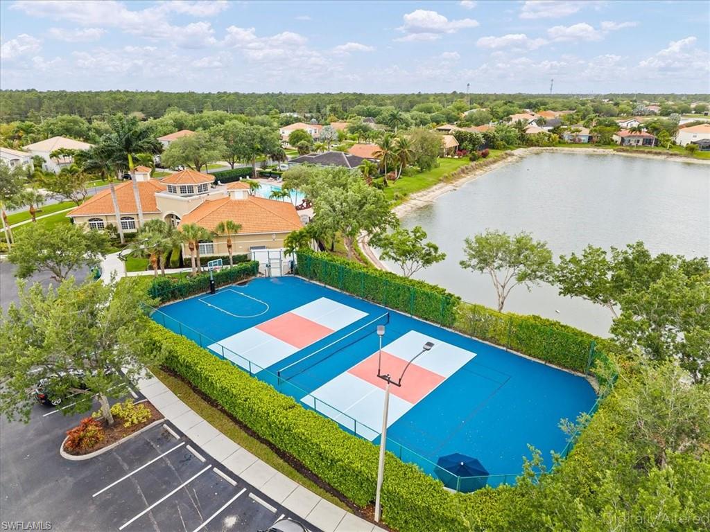 VALENCIA LAKES - Residential