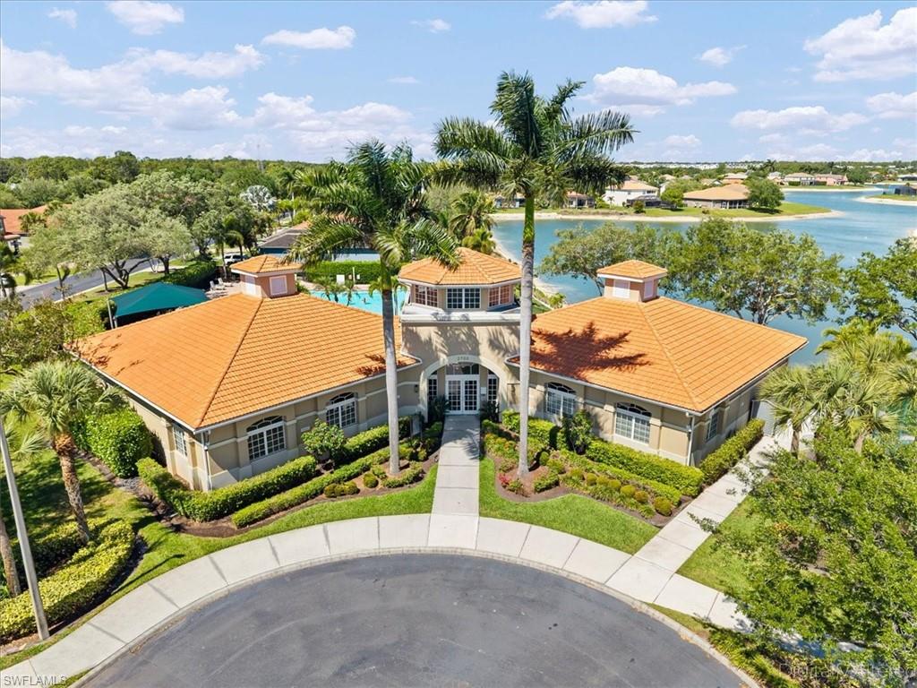 VALENCIA LAKES - Residential