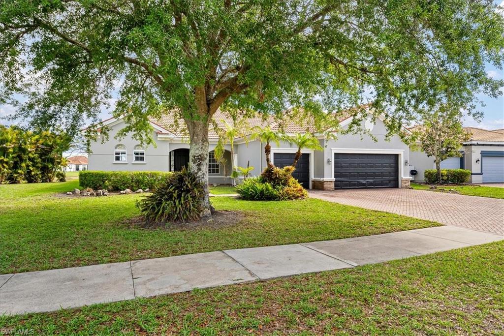 VALENCIA LAKES - Residential