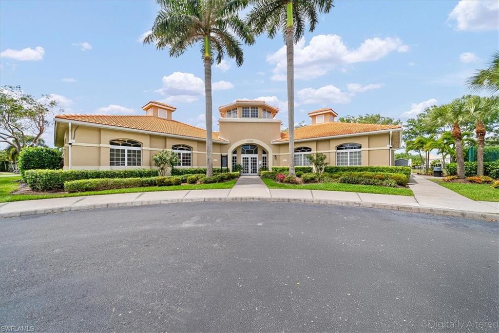 VALENCIA LAKES - Residential