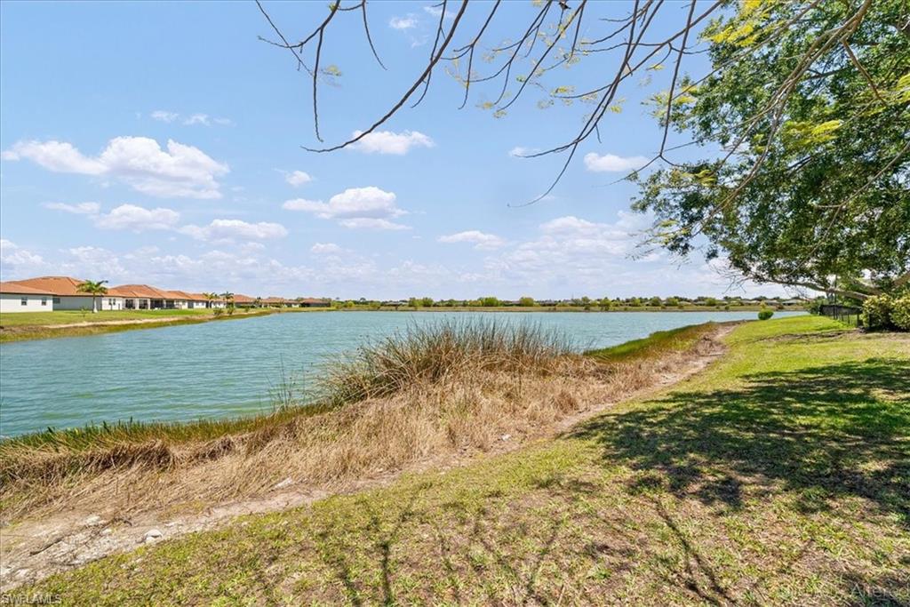 VALENCIA LAKES - Residential