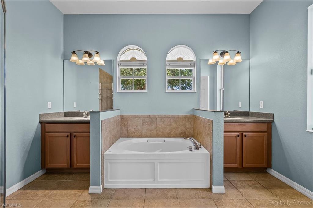 VALENCIA LAKES - Residential