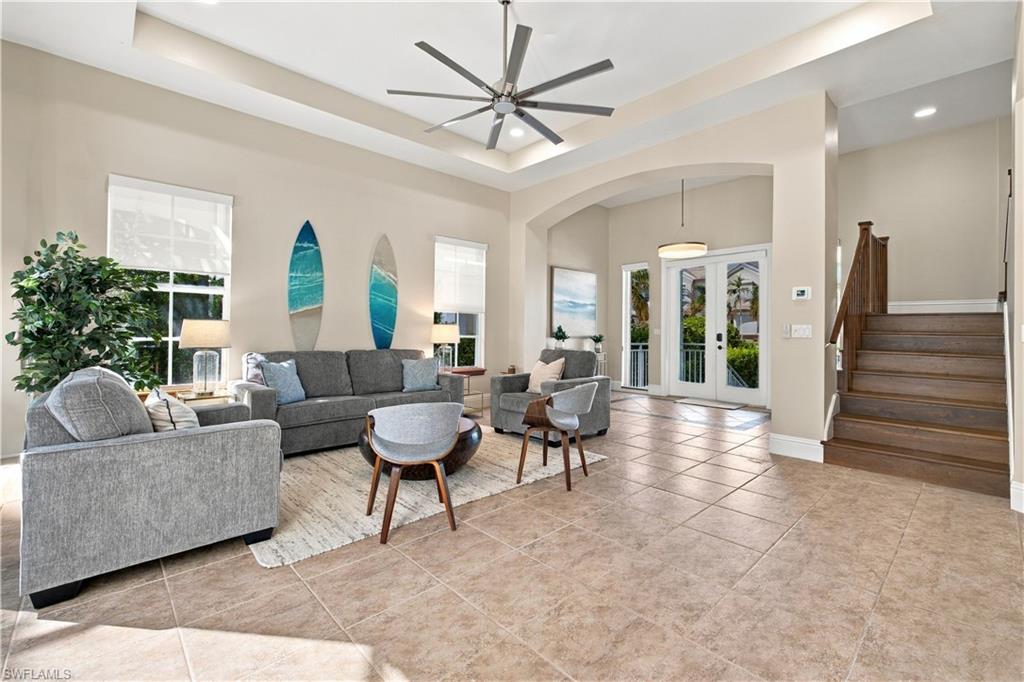 9242 Vanderbilt DR