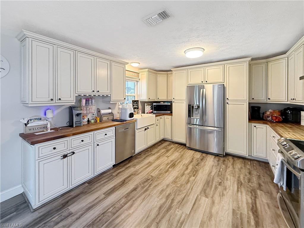 RIDGEVIEW ESTATES - Residential