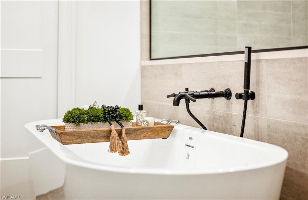 ELEVEN ELEVEN CENTRAL - Residential