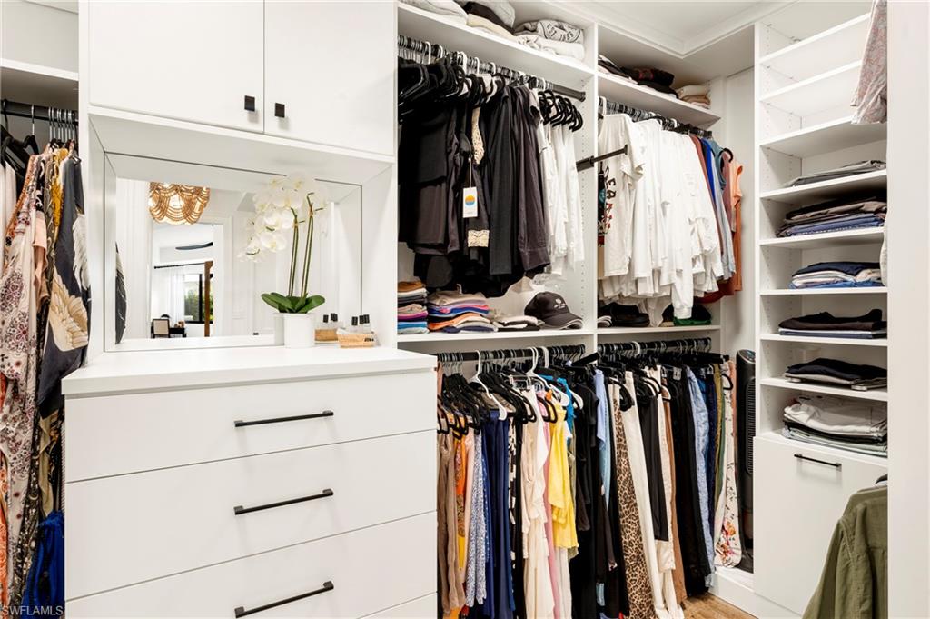 ELEVEN ELEVEN CENTRAL - Residential