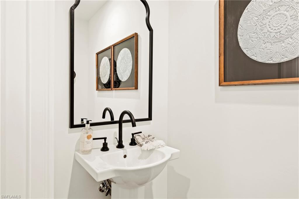 ELEVEN ELEVEN CENTRAL - Residential