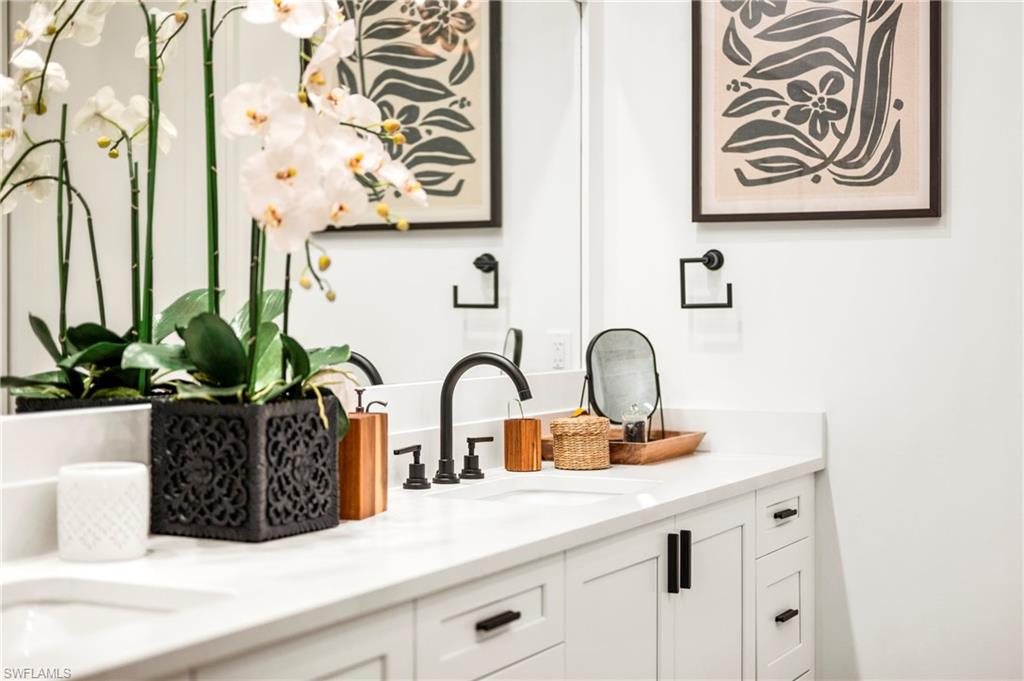 ELEVEN ELEVEN CENTRAL - Residential