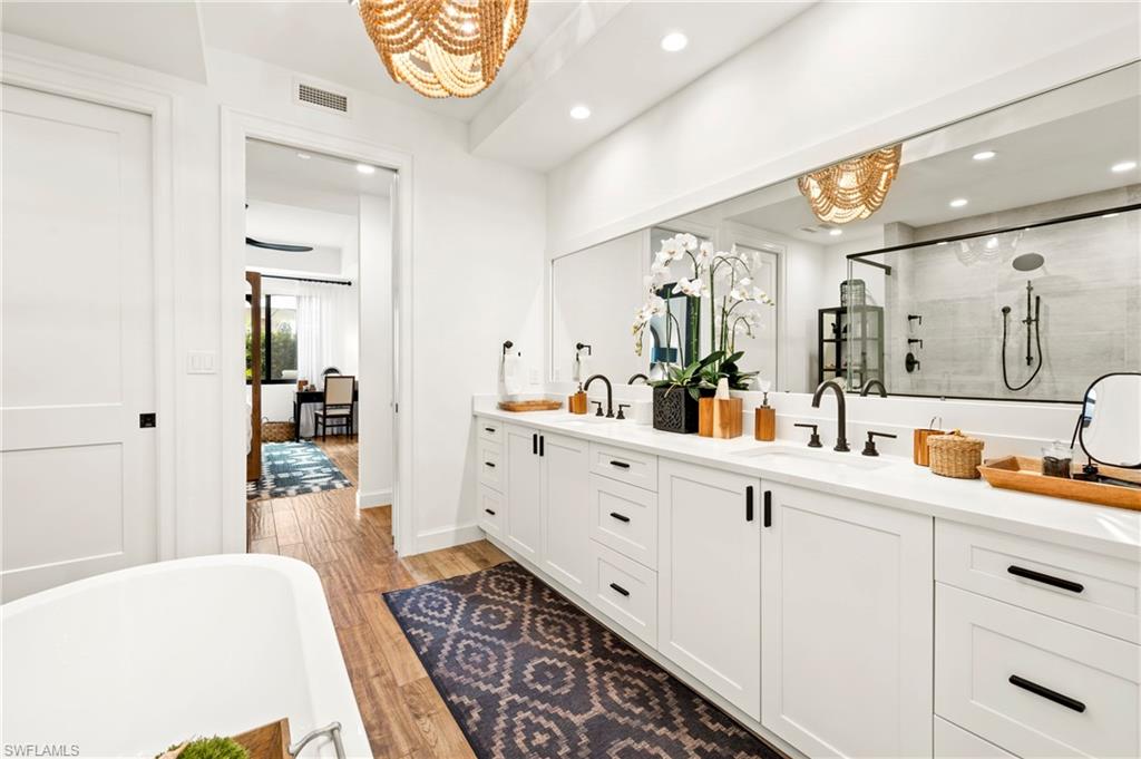 ELEVEN ELEVEN CENTRAL - Residential