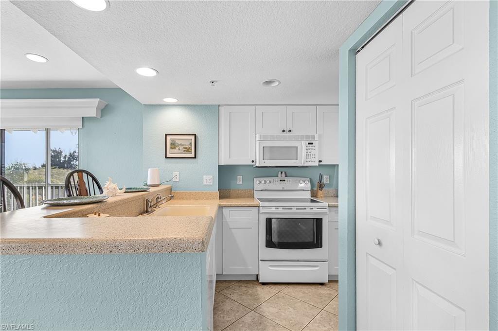 FOUR WINDS MARINA NORTH CONDO - Residential