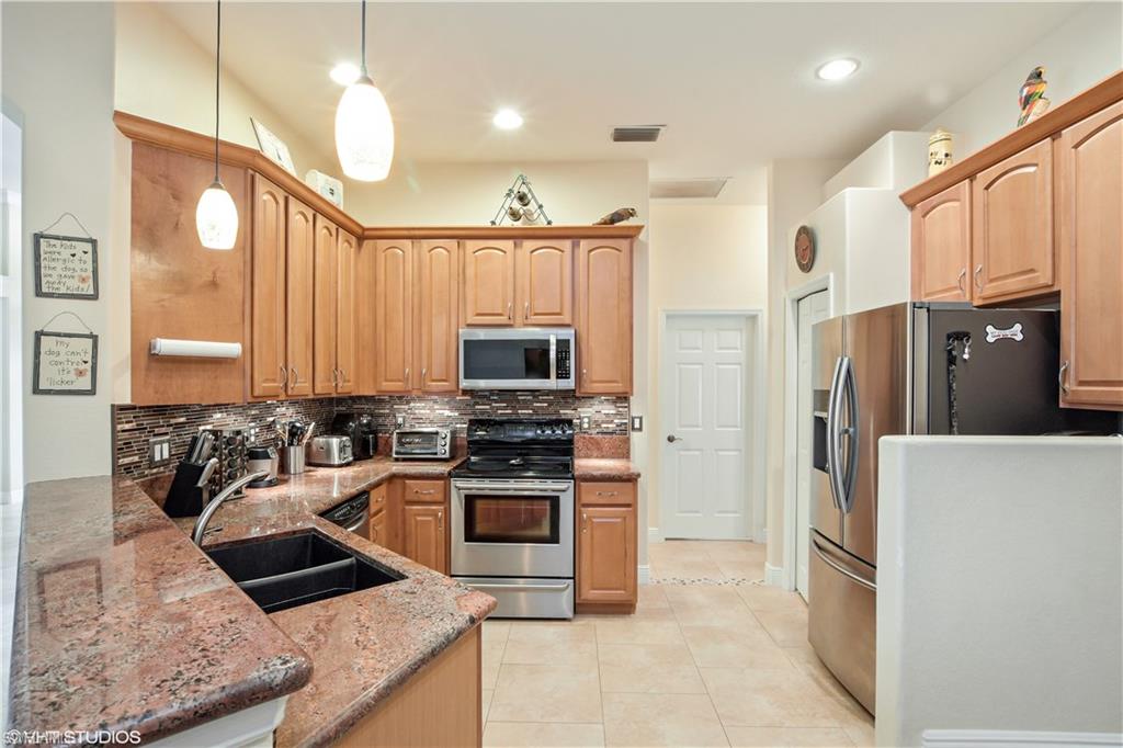 PEBBLEBROOKE LAKES - Residential