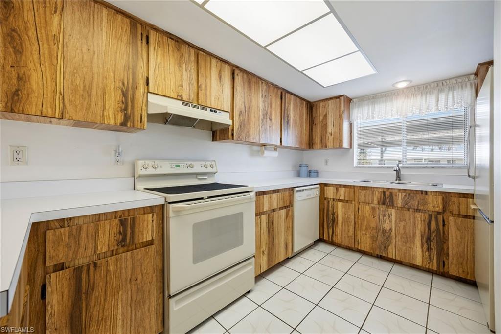 HARBOUR CASTLE CONDO - Residential