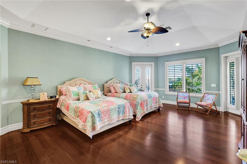 IMPERIAL SHORES - Residential