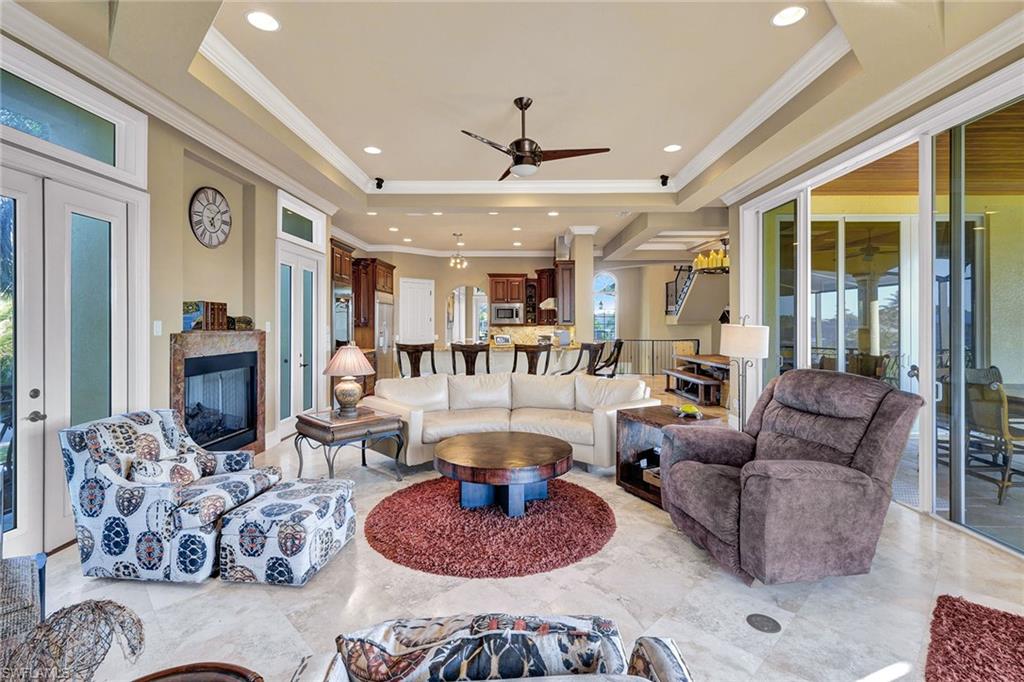 IMPERIAL SHORES - Residential