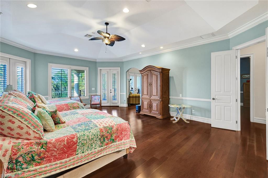 IMPERIAL SHORES - Residential