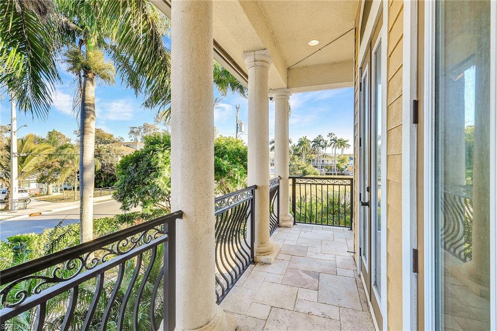 IMPERIAL SHORES - Residential