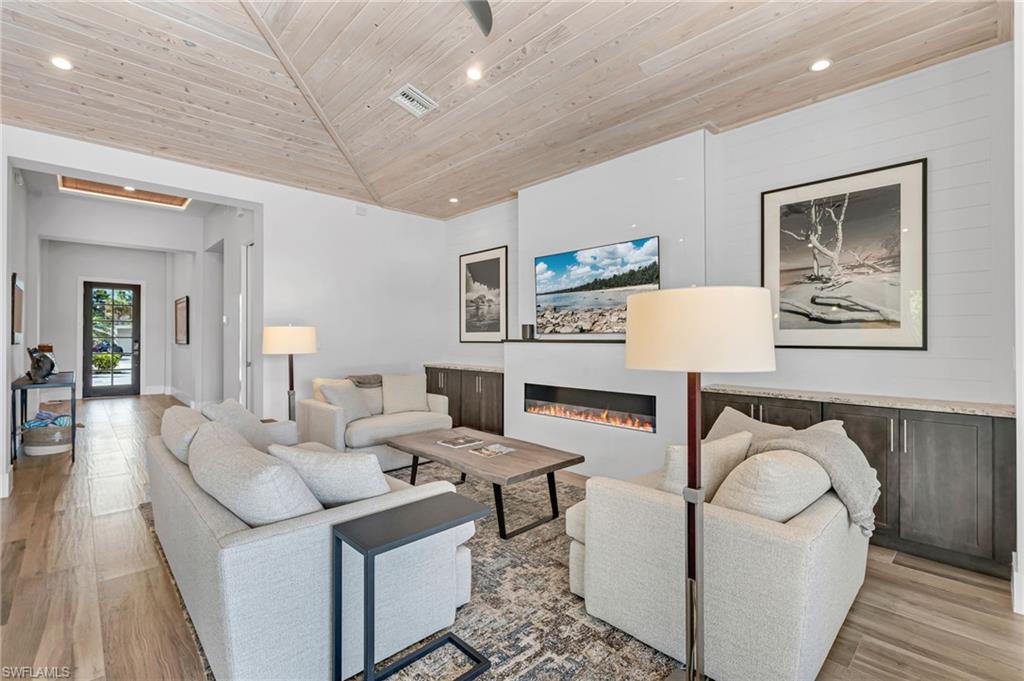 LAKE PARK - Residential